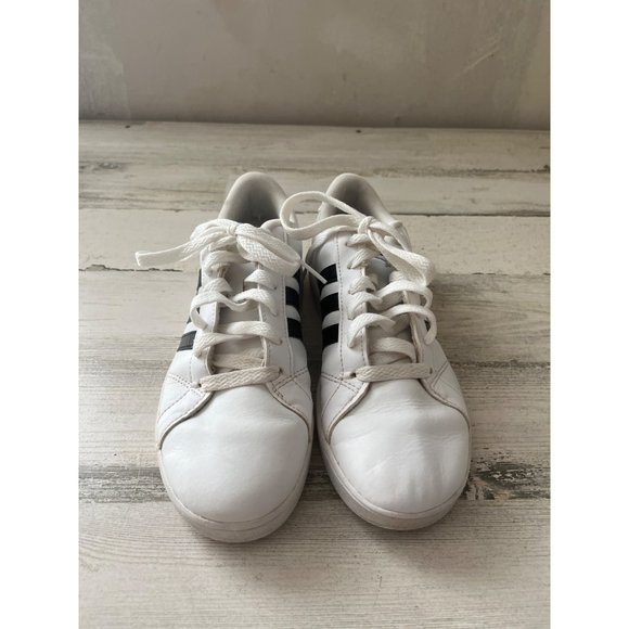 Adidas girls white lace up tennis shoes size 4.5 - Picture 1 of 7